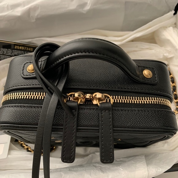Chanel CC Filigree Vanity Small Black - Picture 8 of 17